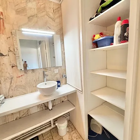 Face A La アパート