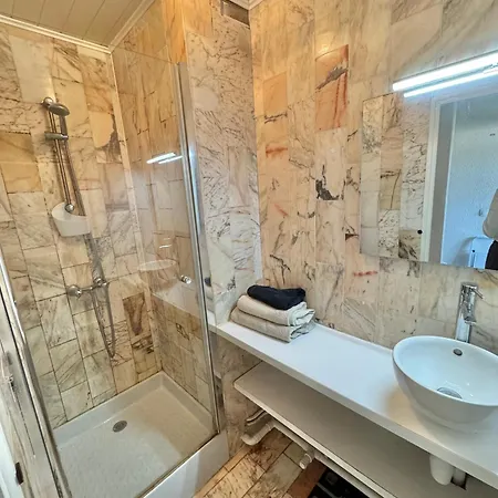 Face A La アパート *