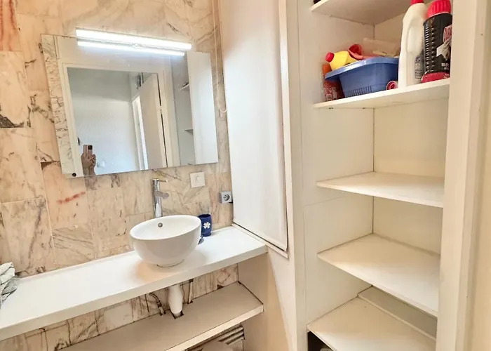 Face A La アパート