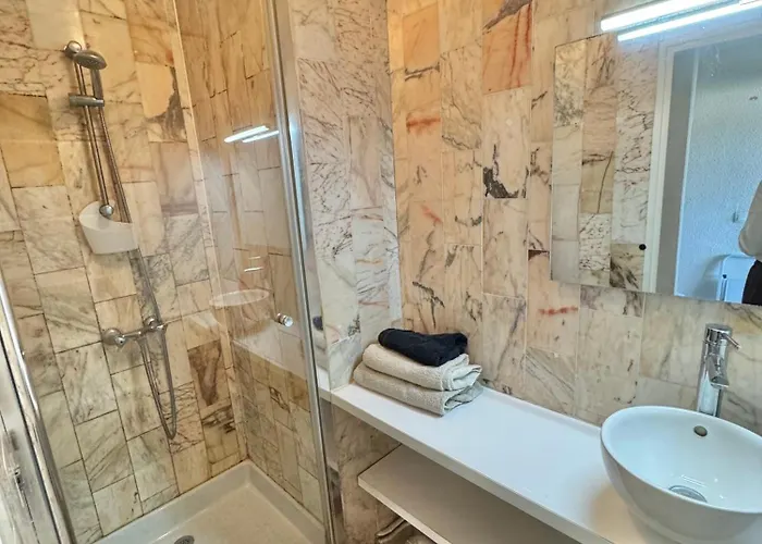 Face A La アパート *